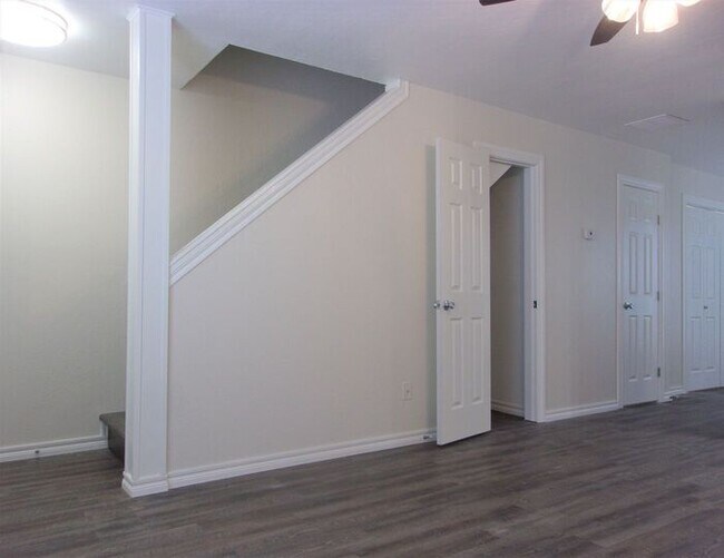 Foto del edificio - 2 BED 1.5 BATH TWO STORY TOWNHOUSE- WARR A...