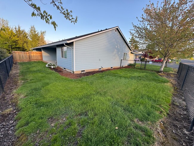 Building Photo - 400 E Washington St