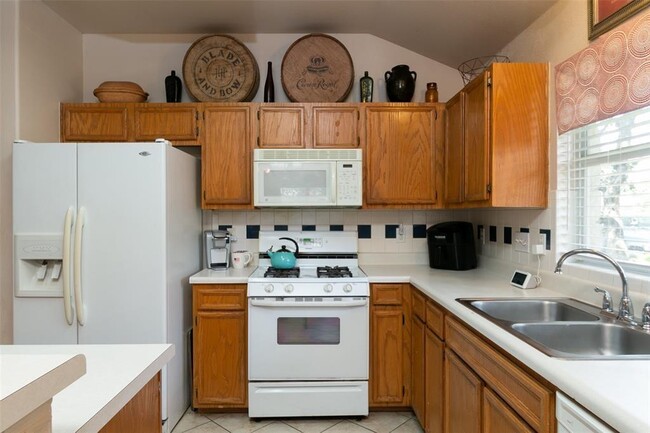 Building Photo - 1704 Ascot Ln