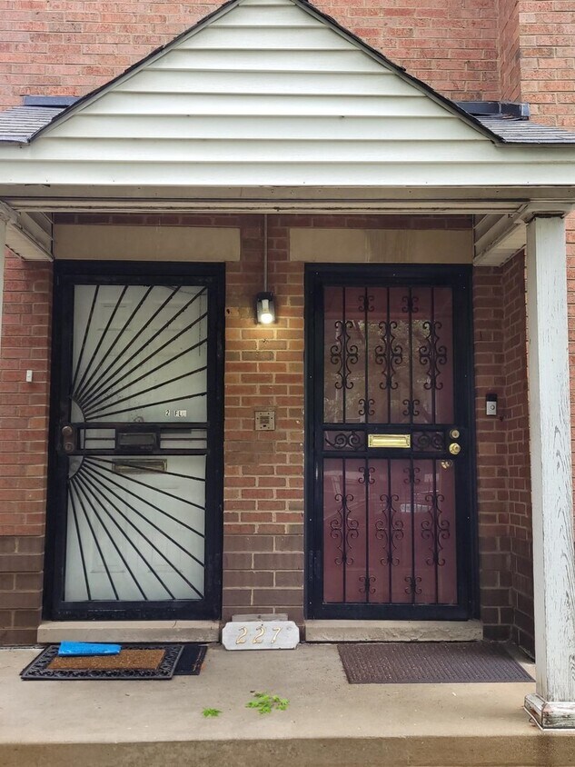 Primary Photo - 227 S Leavitt St