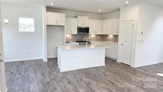 Building Photo - 15918 Parkside crossing Dr