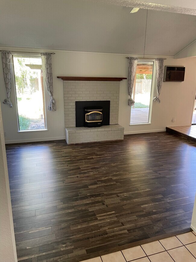 Foto del edificio - 3290 Lupine St