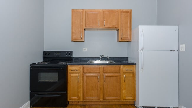 Building Photo - 2211 E 69th St
