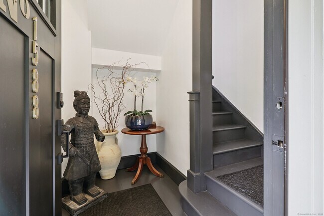 Foto del edificio - 1586 Whitney Ave