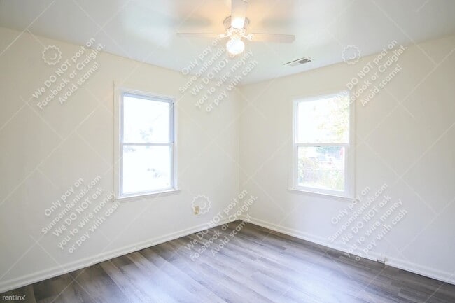 Building Photo - 3 br, 1 bath House - 2884 Woodland Ave