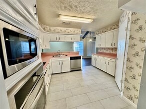 Building Photo - 10131 Sagedale Dr