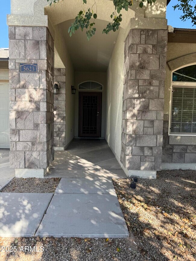 Building Photo - 5623 S 27th Dr