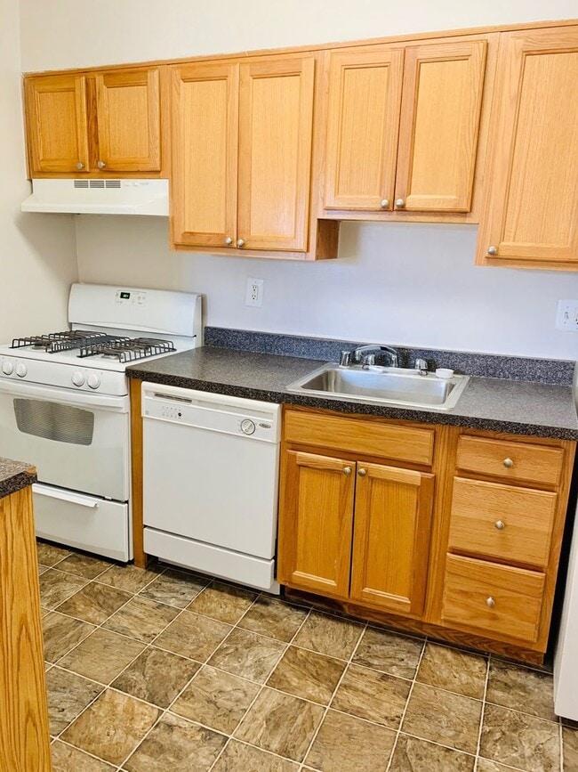 Westgate At Laurel Apartments Rentals in Laurel at 8200 Gorman Ave