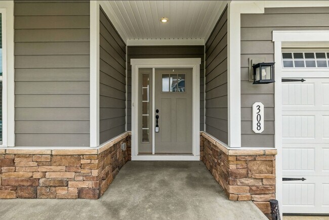 Foto del edificio - 308 Grassy Glen Dr