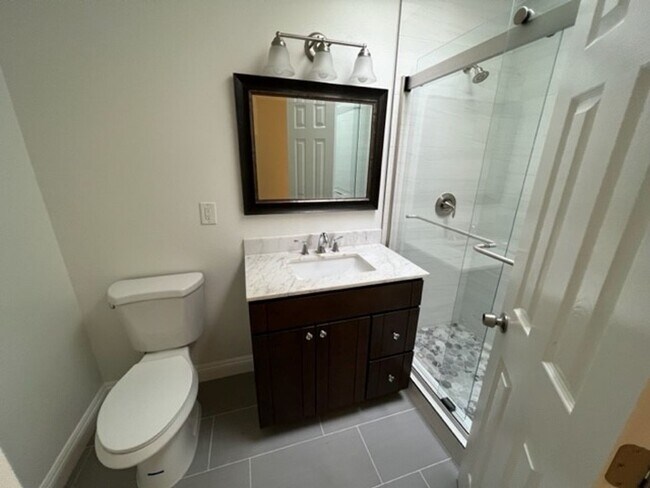 Building Photo - Beautiful: 4 Bedroom 3 Bath Home,