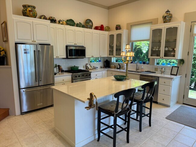 Building Photo - 4bd/4ba Kirkland House