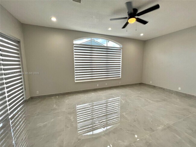 Foto del edificio - 3810 SW 51st St