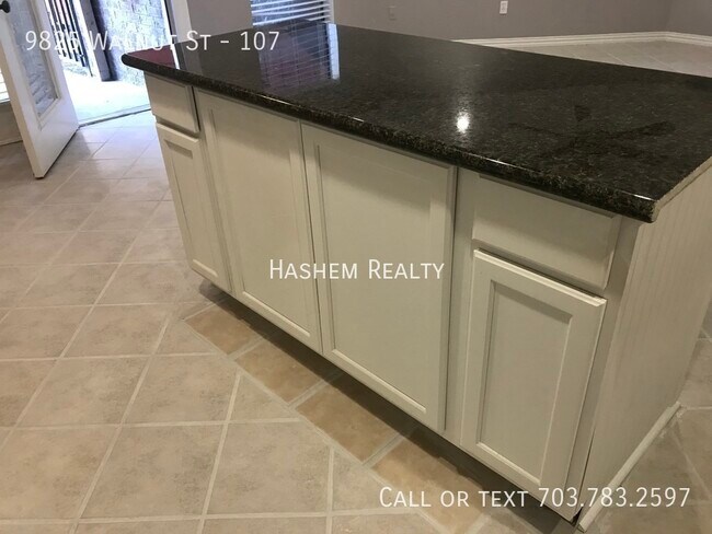 Building Photo - Beautifully Renovated 2 Bedroom