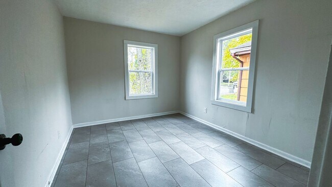 Foto del edificio - Fully Renovated 2BR Home with Modern Updates & Full Basement!