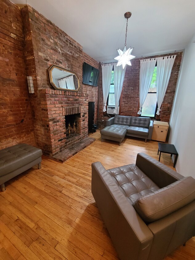26 Cornelia St Unit 4, New York, NY 10014 Room for Rent in New York