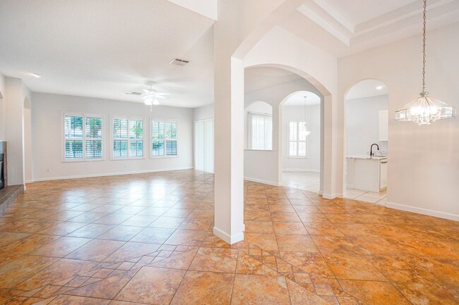 Building Photo - Spacious 4-Bed Home in Magnolia Plantation...
