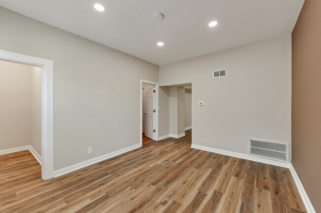 Building Photo - 2148 W 18th Pl