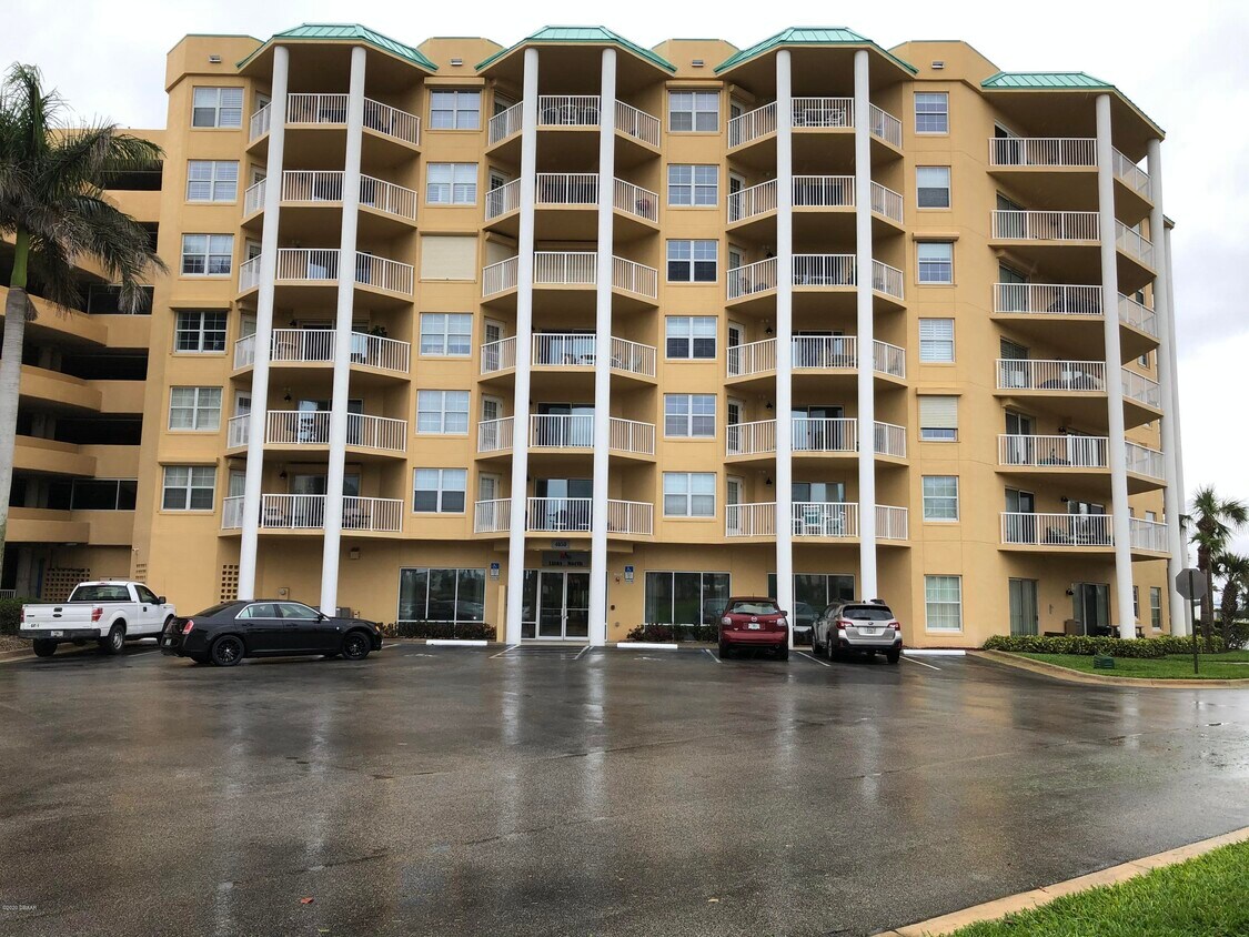 Primary Photo - 4650 Links Village Dr