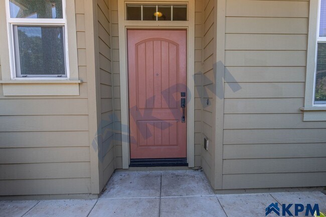 Building Photo - Updated 2-Story, 3 Bedroom 2.5 Bath Single...