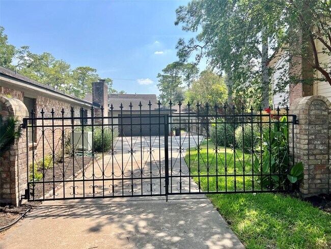 Foto del edificio - 10719 Creektree Dr