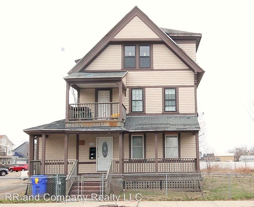 Primary Photo - 207 Pine St