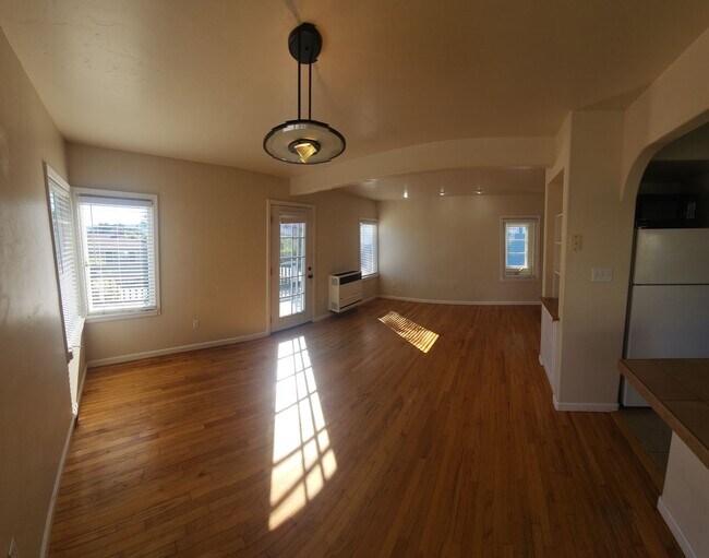Building Photo - 1822-1828 Fixlini Street***
