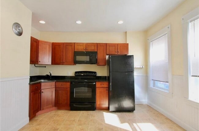 Building Photo - 23 Bedlow Ave
