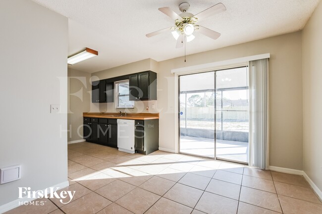 Foto del edificio - 3208 Buckland St