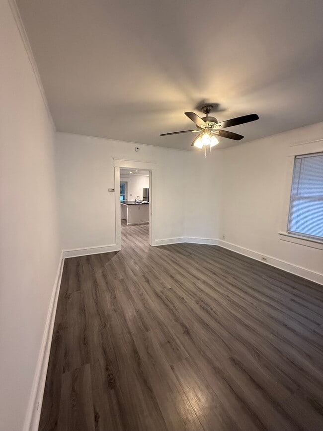 Building Photo - 87 Pine St