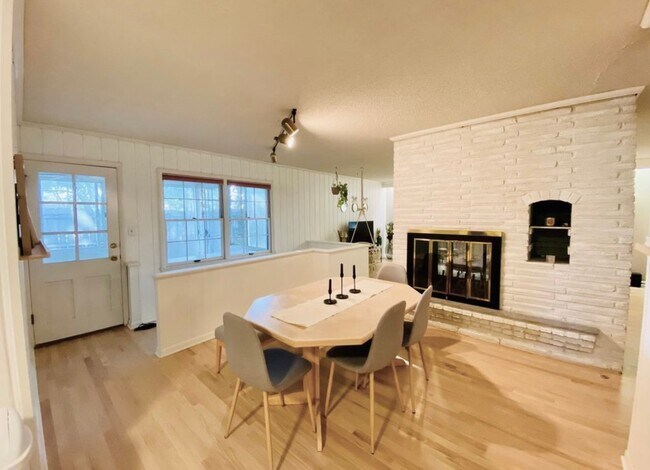 Dining Room - 4825 Pawnee Dr