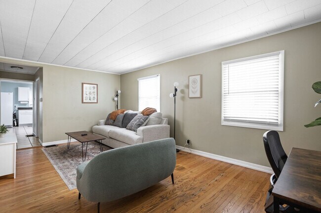 Foto del edificio - 5144 Primrose Ave