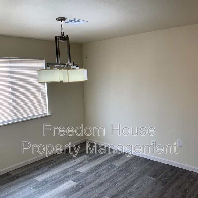 Foto del edificio - 1420 W Horn Rd