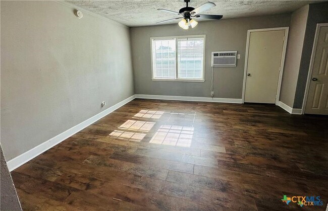 Foto del edificio - 2311.5 N Louis St