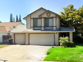 Building Photo - 1709 Evergreen Dr