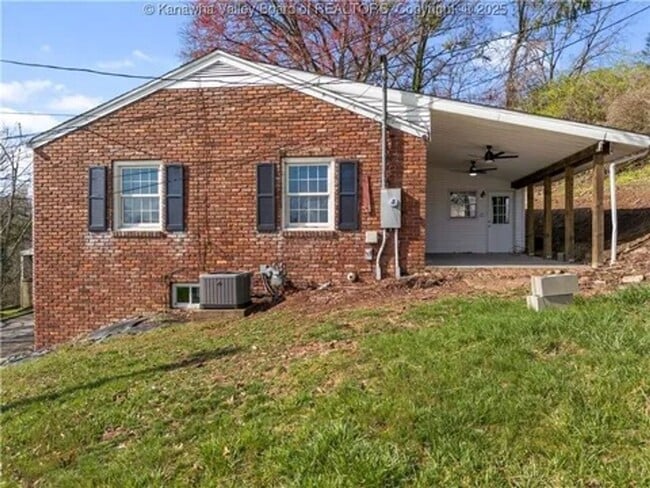 Building Photo - 1501 Knob Rd