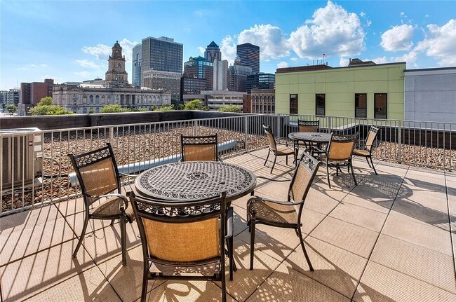 Building Photo - Modern 2-Bedroom, 2-Bathroom Condo – Prime...