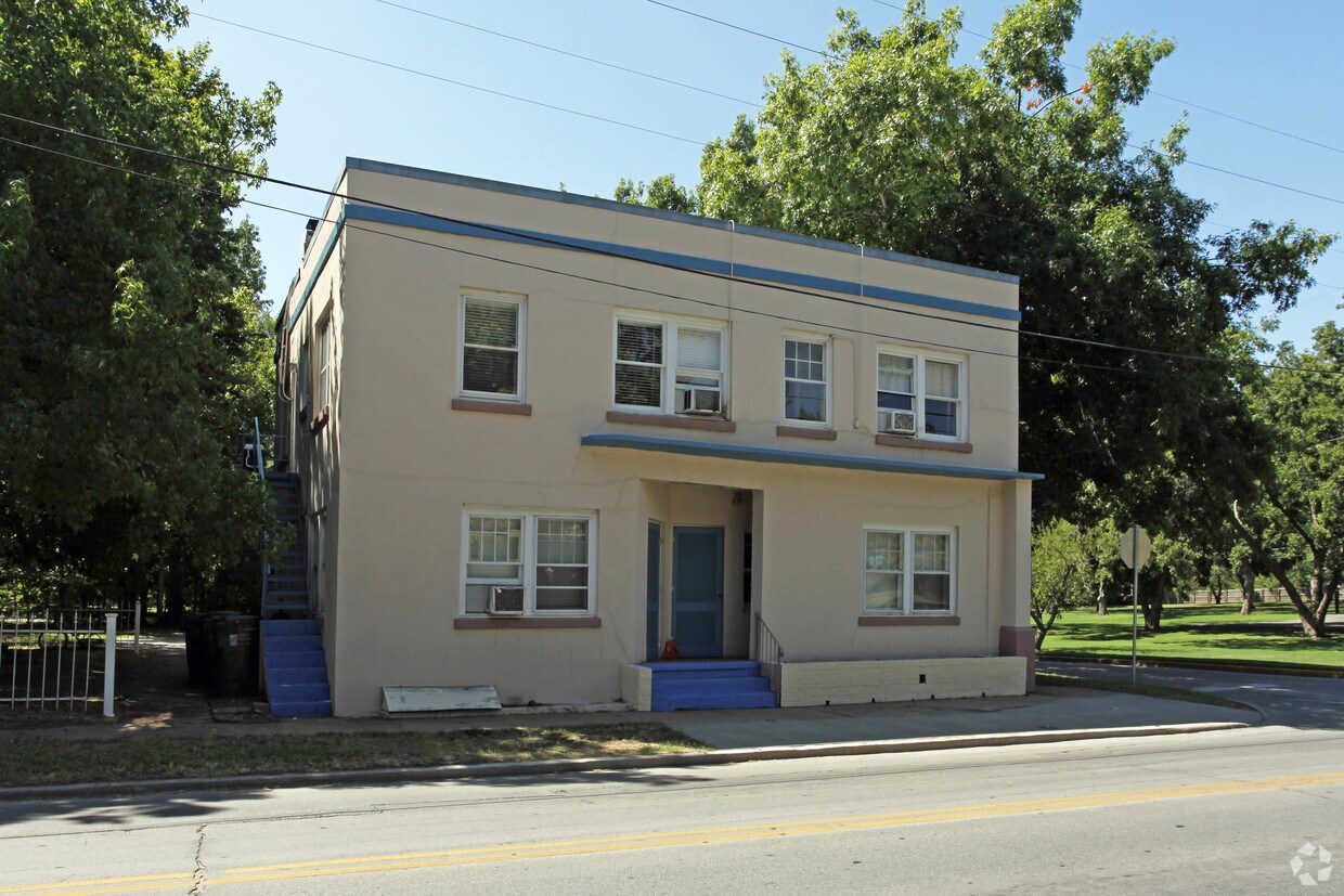 Building Photo - 930 W Boyd St