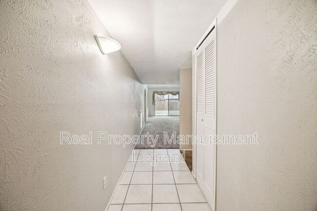 Foto del edificio - 317 E Grenoble Dr