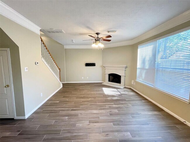 Building Photo - 3651 Royal Royce Dr