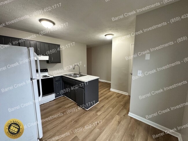 Building Photo - 2-Bed 1.5-Bath Townhome