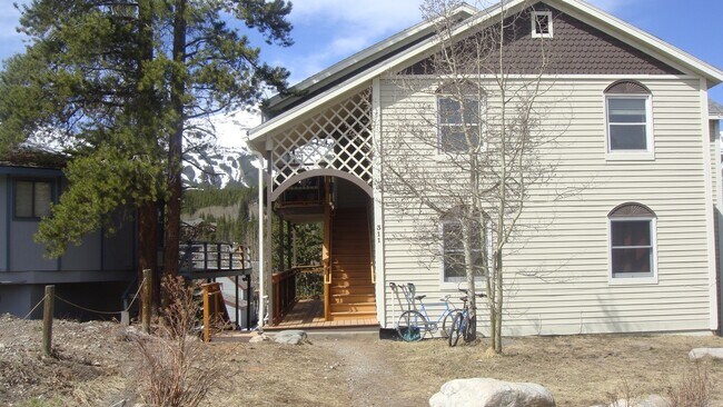 Foto del edificio - Great Location, Walk to Everything! Update...