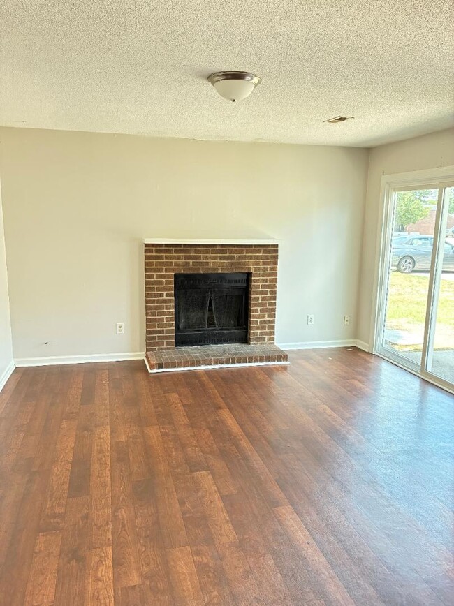Building Photo - 3701 Nealshire Dr NW