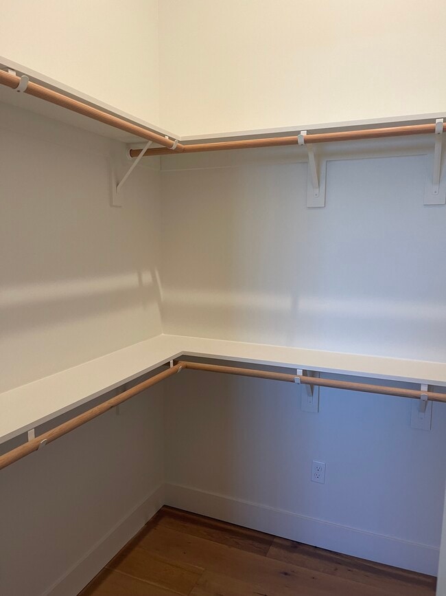 Building Photo - 480 Del Mar