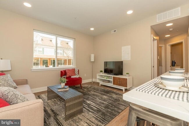 Building Photo - 2220-28 Master St