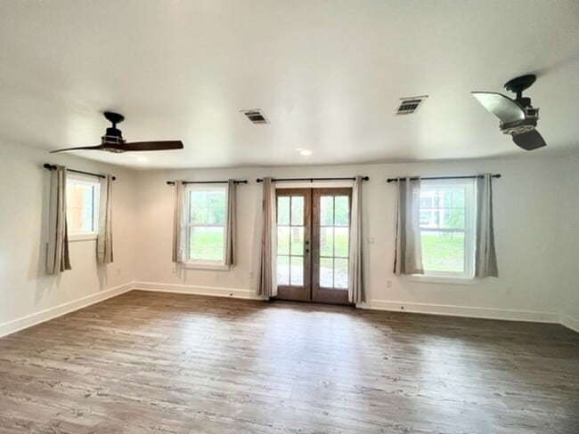Building Photo - 1406 Bayshore Dr