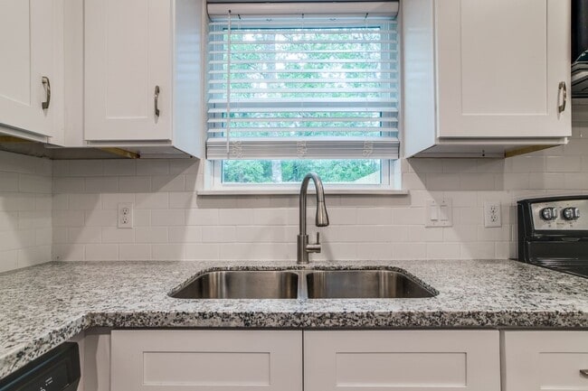 Foto del edificio - 5705 Breland St