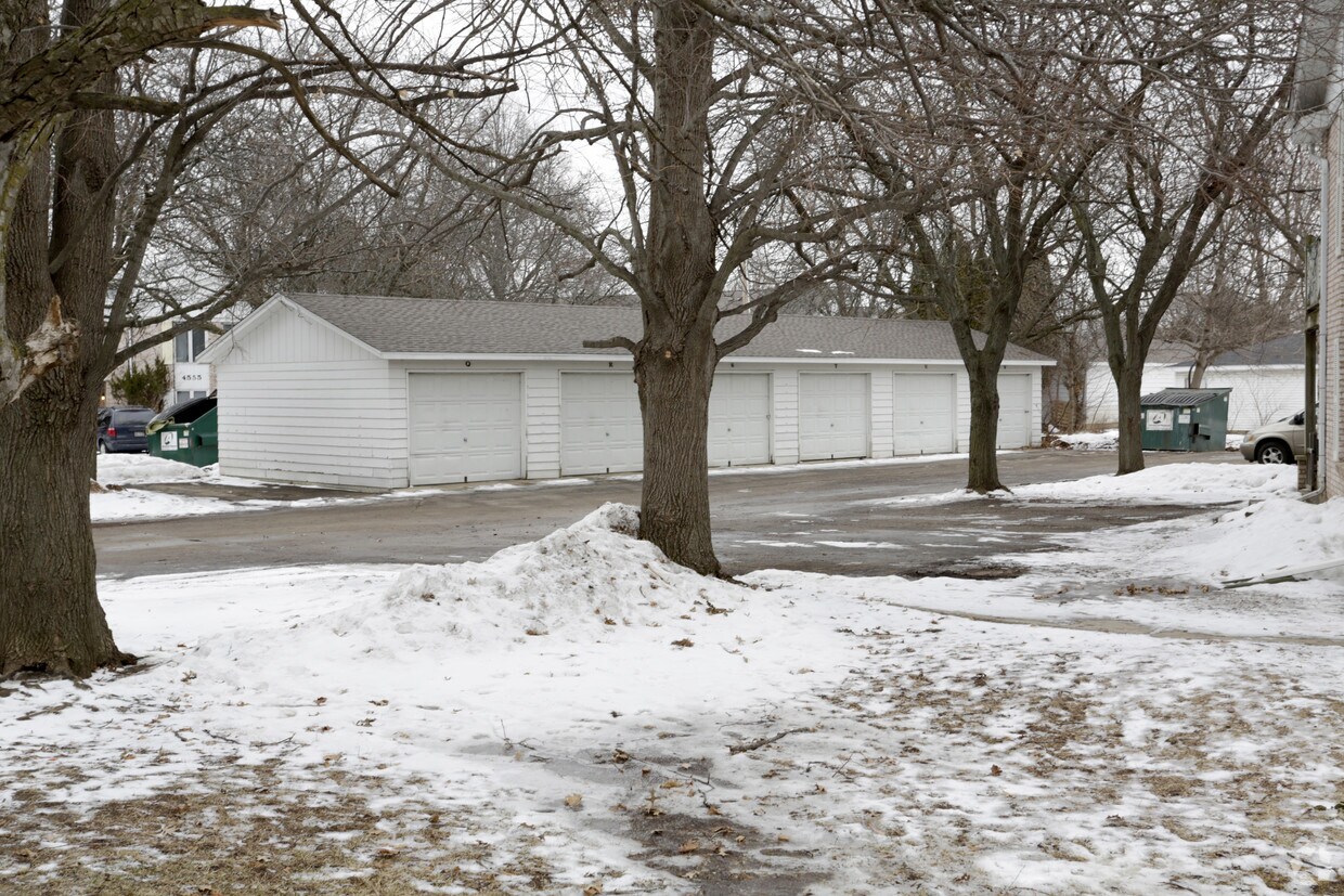 Building Photo - 4520 Governors Dr