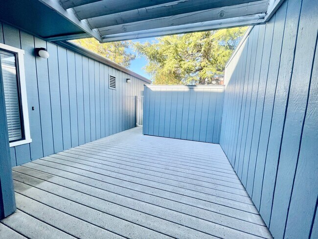 Foto del edificio - 204 Rockwood Dr