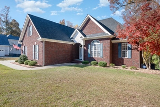 Building Photo - 302 Clay Brook Dr