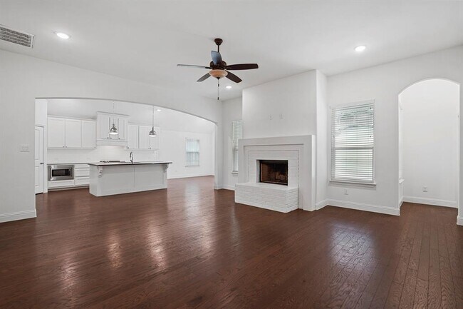 Building Photo - 325 Bluffside Trl